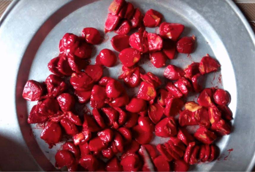 Sơ chế hạt gấc