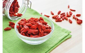 Dùng câu kỷ tử trong bài thuốc bổ thận, sinh tinh