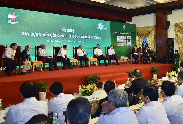 Thủ tướng Nguyễn Xuân Phúc đối thoại với các doanh nghiệp. - Ảnh: VGP/Quang Hiếu