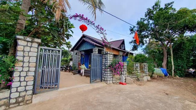 Chàng trai Đắk Lắk xây nhà từ 100 tấn đá, 30 tấn xi măng: Hè mát, đông ấm, độc lạ nhất làng - Ảnh 7.